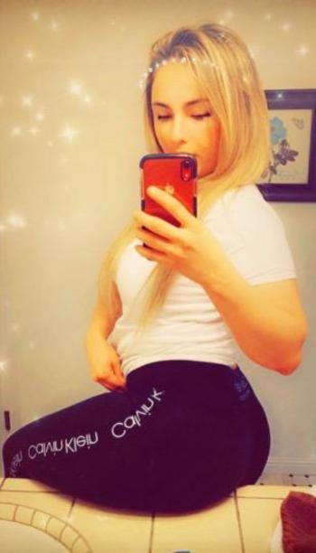 Amillia, 21  female escort, Fresno