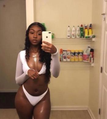 Averi, 22  female escort, Fresno