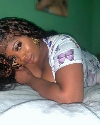 Layyla, 24  female escort, Fresno