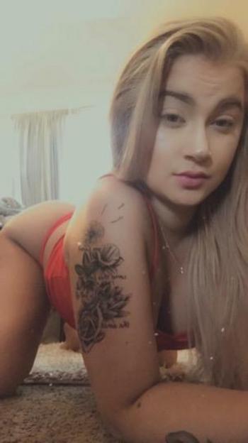 Nikki, 21  female escort, Fresno