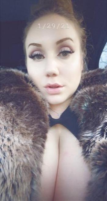 Katiee Coxx, 24  female escort, Fresno