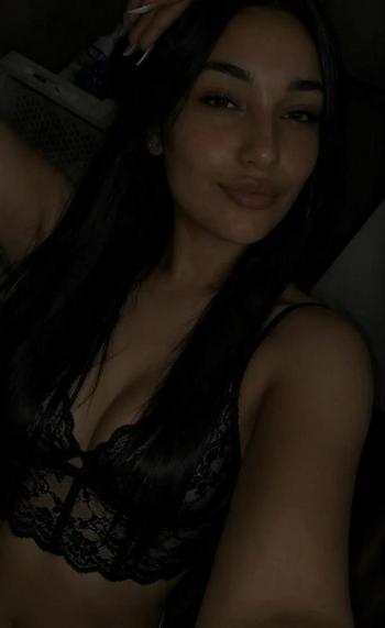 813-822-3910, 23  female escort, Fresno